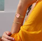 CLUSE - Féroce Mini horloge goudkleurig met apricot