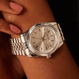 Regal dames horloge zilver met bewerking