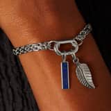 Charm aus Edelstahl, Stab mit Lapislazuli