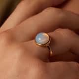 Stainless steel goldplated ring met opaal