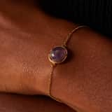 Armband aus Edelstahl, vergoldet, mit Amethyst