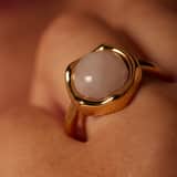 Stainless steel goldplated ring met rozenkwarts
