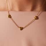 Stahlkette mit goldplattierten Herzen
