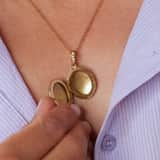 Edelstahlkette mit ovalem Medaillon und Zirkonia für Damen