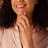 14K geelgouden ring saffier en 12 diamanten 0,08ct