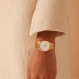Q&Q goudkleurig dames horloge parelmoer