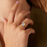 Ring aus Edelstahl, vergoldet, mit Opal