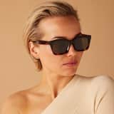 Braune quadratische Sonnenbrille mit Pantherprint