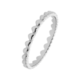 Silberner, rhodinierter Ring mit kleinen Herzen