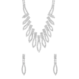 Silberfarbenes Bijoux-Set mit Halskette und Ohrringen