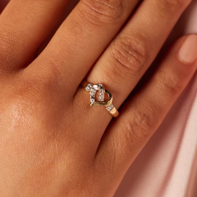 14 Karaat geelgouden ring hart 9 diamanten 0,05ct