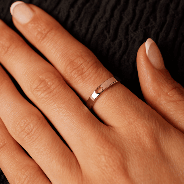 Zilveren ring met uitgesneden hart