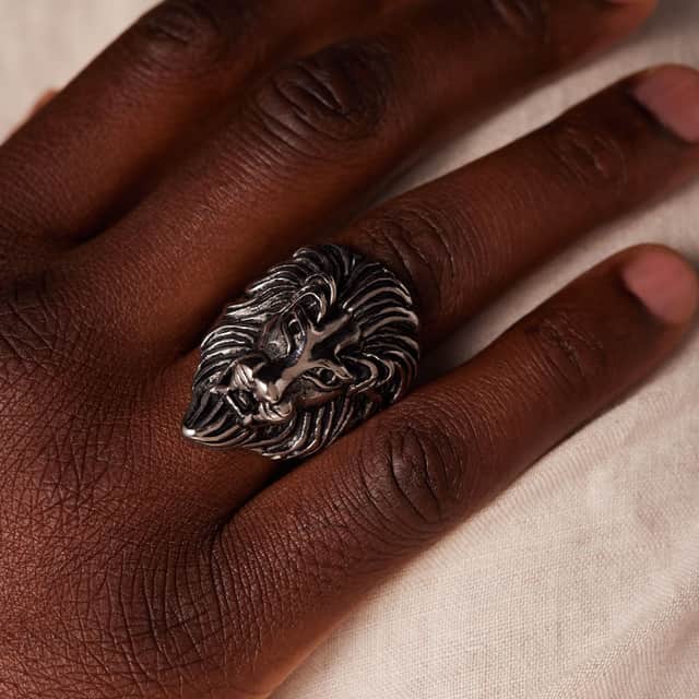 Stainless steel ring leeuw