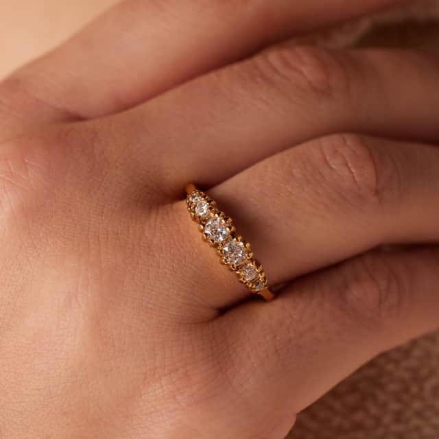 Stainless steel goldplated vintage ring met witte zirkonia