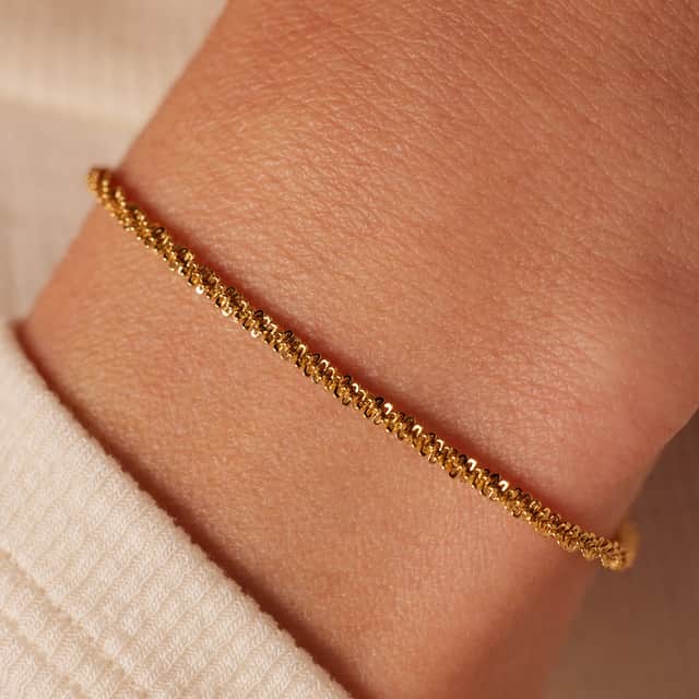 Stainless steel goldplated armband gedraaid