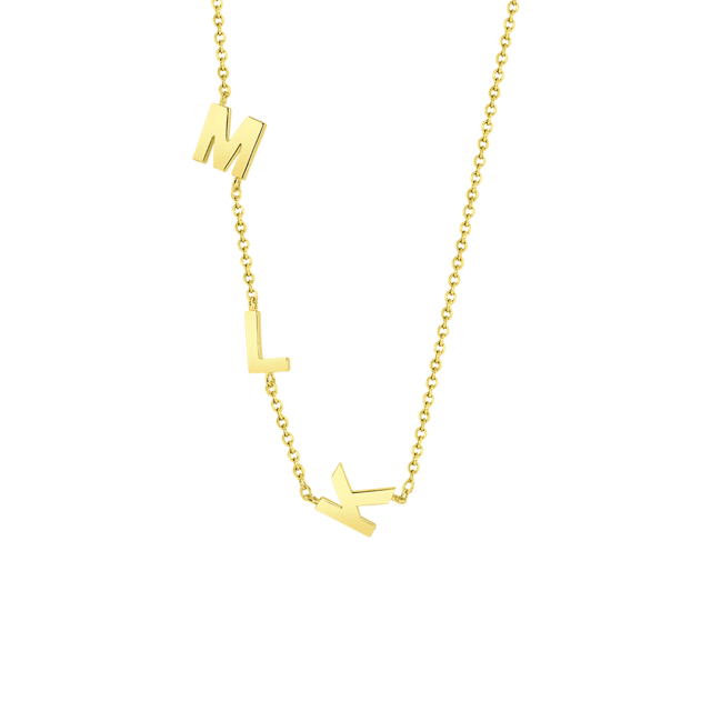 Zilveren naamketting goldplated 3 initials zijkant voor dames