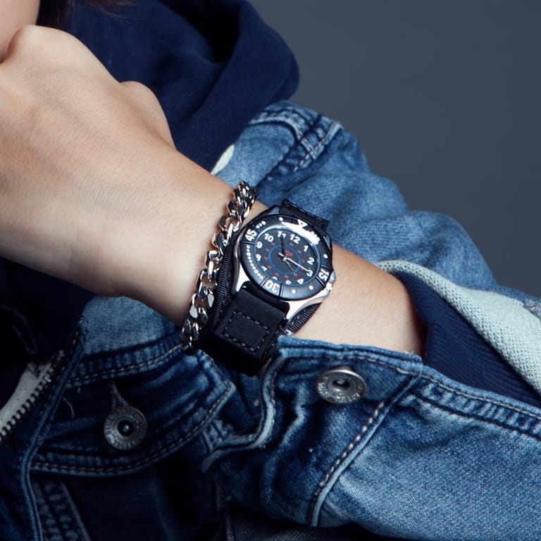 Regal-Kinderuhr für Jungen mit schwarzem Lederarmband R28860-217