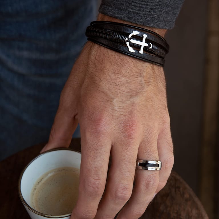 Gerecycled stainless steel herenring met zwarte kabel