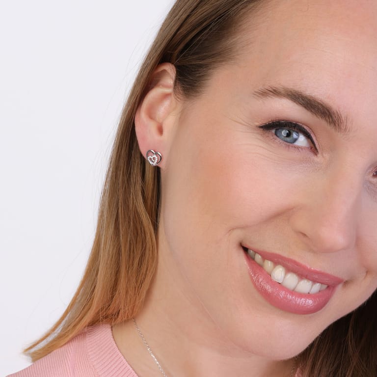 Zilveren oorhangers hart met zirkonia voor dames
