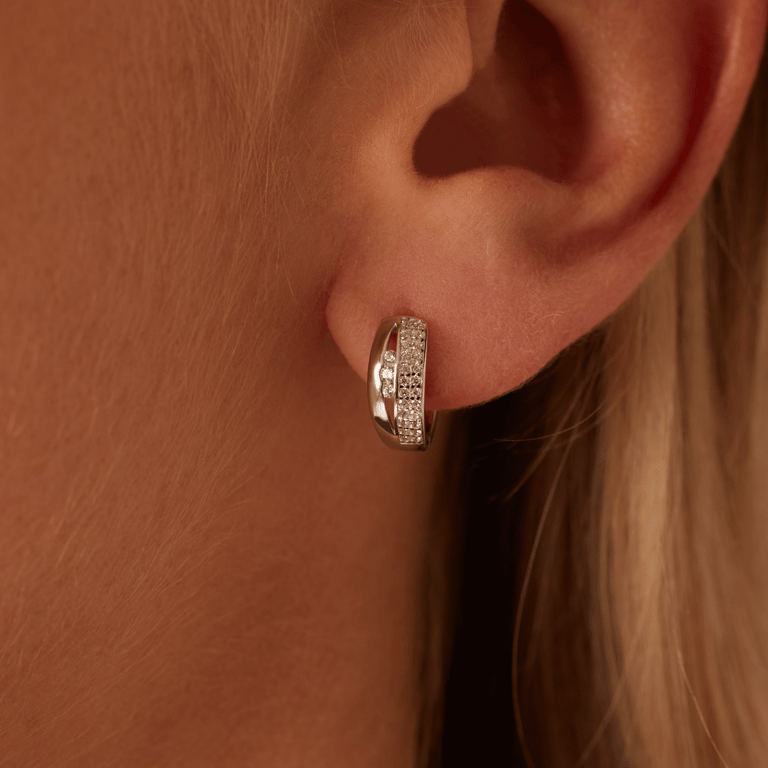 Ohrringe aus 925 Silber, durchbrochen, mit Zirkonia