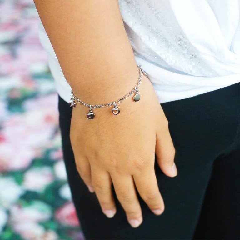 Silbernes Kinderarmband mit Charms
