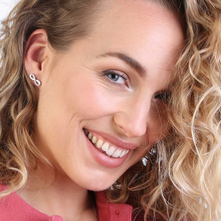 Zilveren oorknoppen infinity met zirkonia voor dames