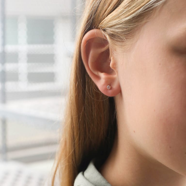 Ohrringe, 585 Gelbgold, mit Zirkonia in Rosa, 3 mm