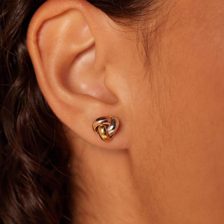 9-karätige, dreifarbige Ohrstecker Knoten