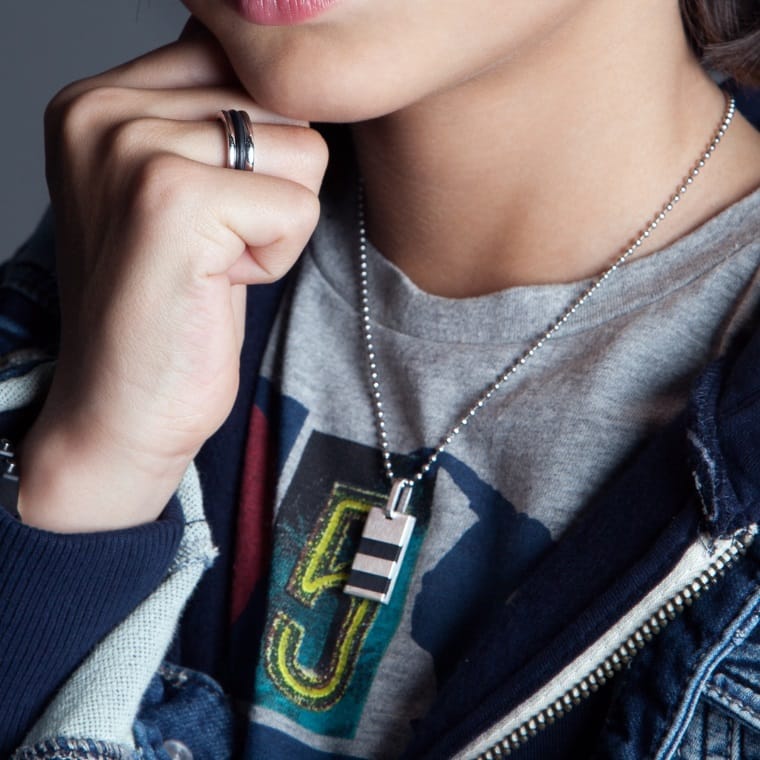 Gerecycled stainless steel ring mat met zwart accent