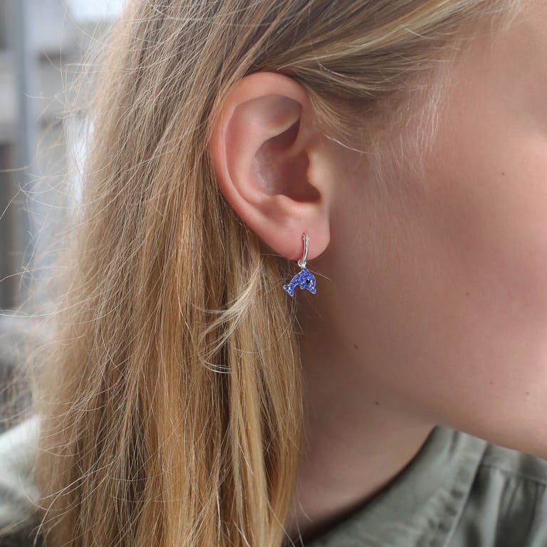 Zilveren kinderoorbellen dolfijn sapphire kristal