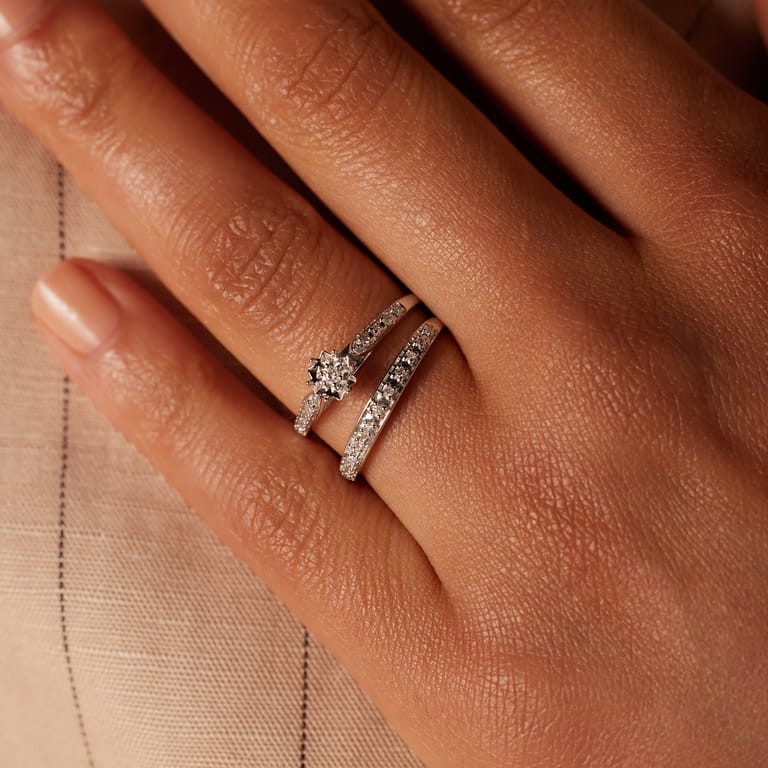 14 karaat witgouden dubbele ring 20 diamanten 0,10ct