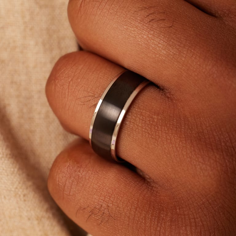 Gerecycled stainless steel ring mat met zwart