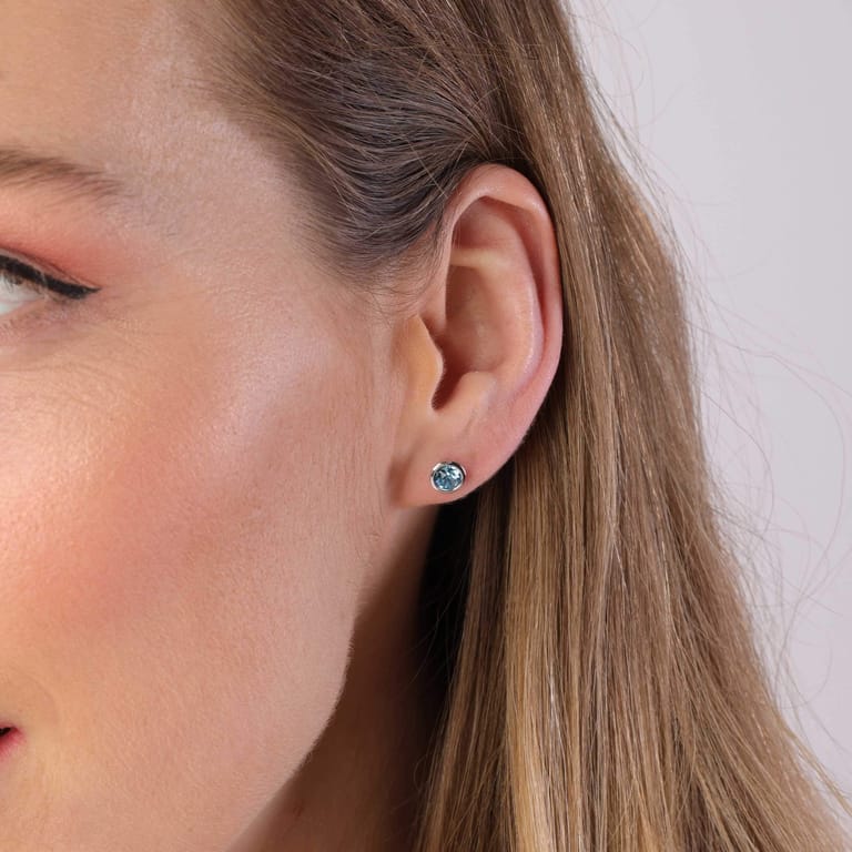 Zilveren oorknoppen kristal aquamarine voor dames