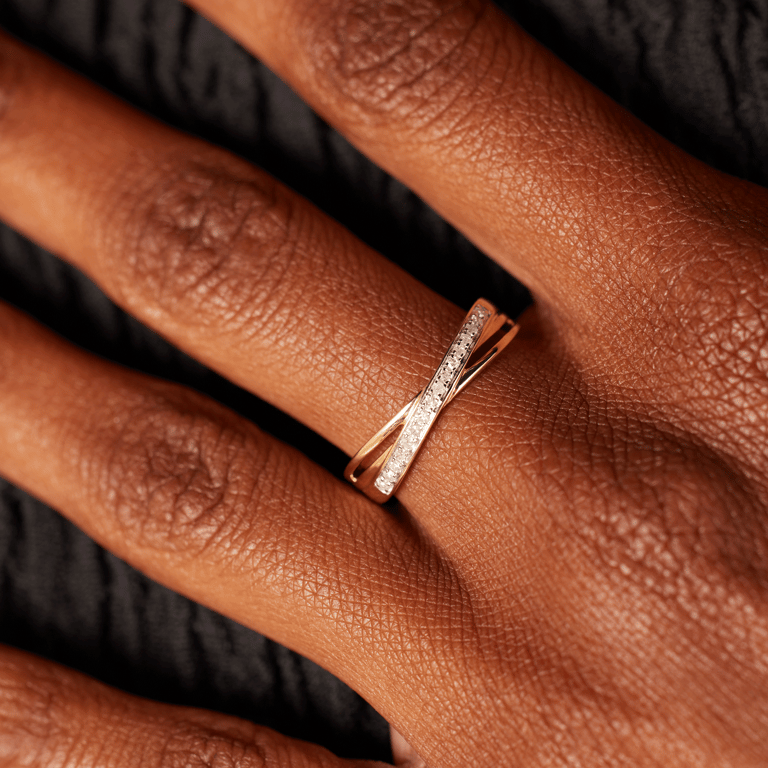 14 Karaat geelgouden ring met 16 diamanten 0,10ct