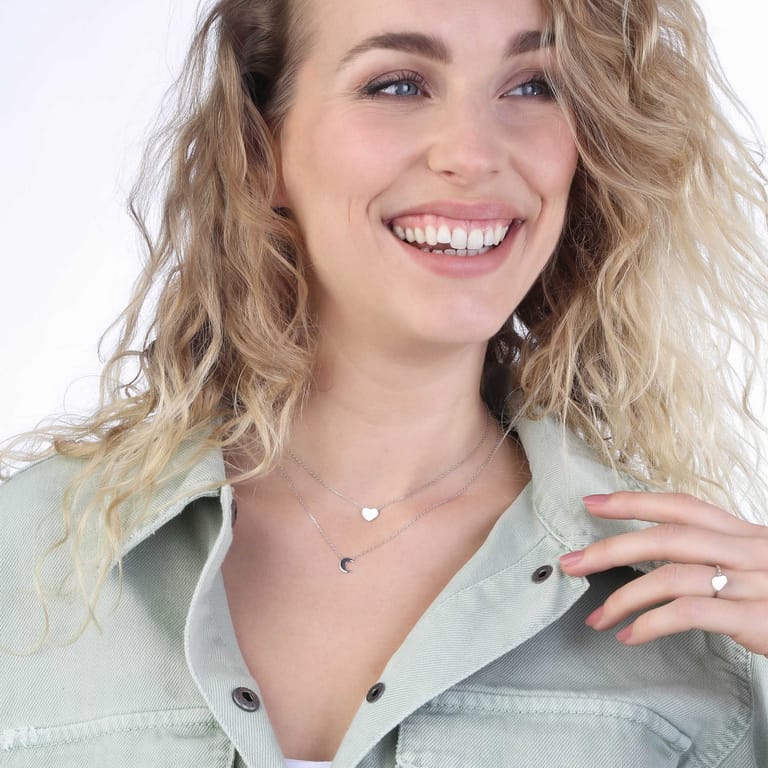 Zilveren ketting met hanger galaxy halve maan