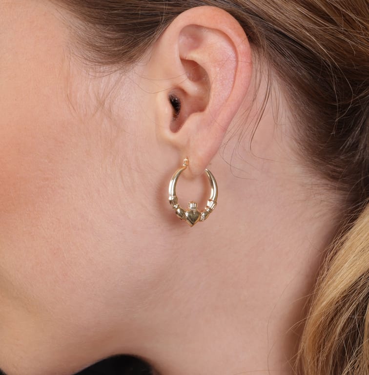 375 Gold Ohrringe, oval, mit Herz