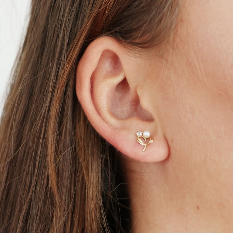 375 Gold Ohrstecker, Blume mit Perle und Zirkonia