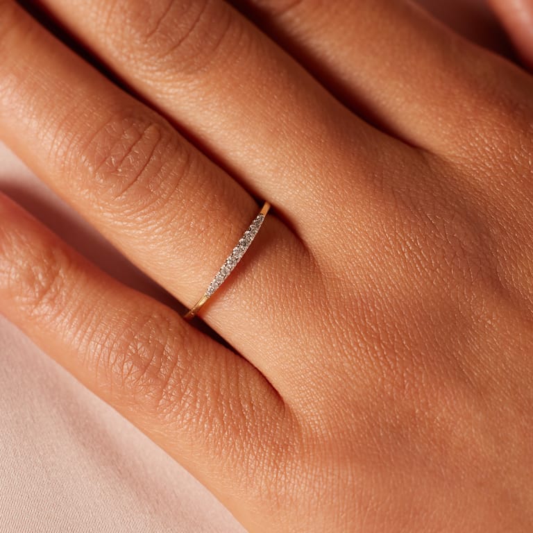 14 Karaat geelgouden ring met 11 diamanten 0,06ct