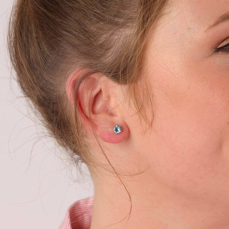 Zilveren oorknoppen met aqua Swarovski kristal voor dames
