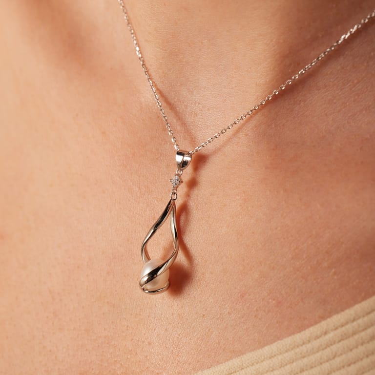 Zilveren ketting&hanger zoetwaterparel gedraaid