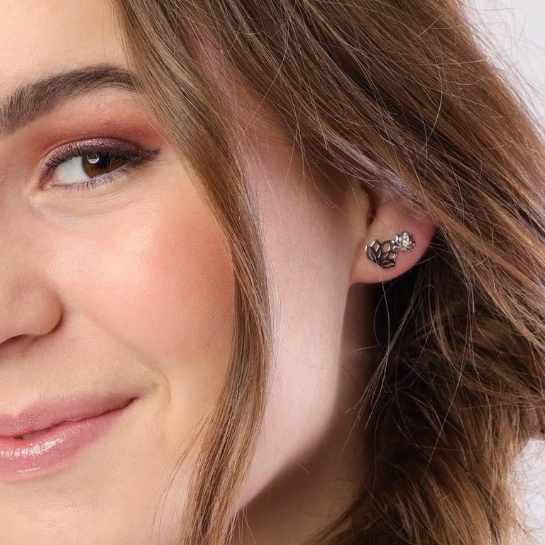 Zilveren oorknoppen lotus met zirkonia voor dames