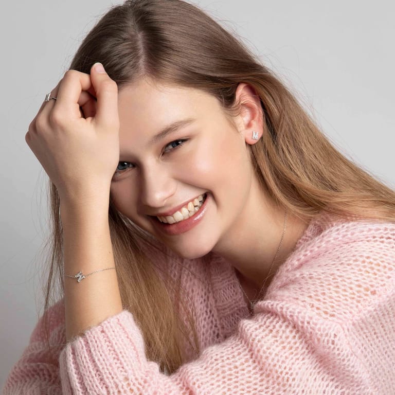 Zilveren armband alfabet met zirkonia