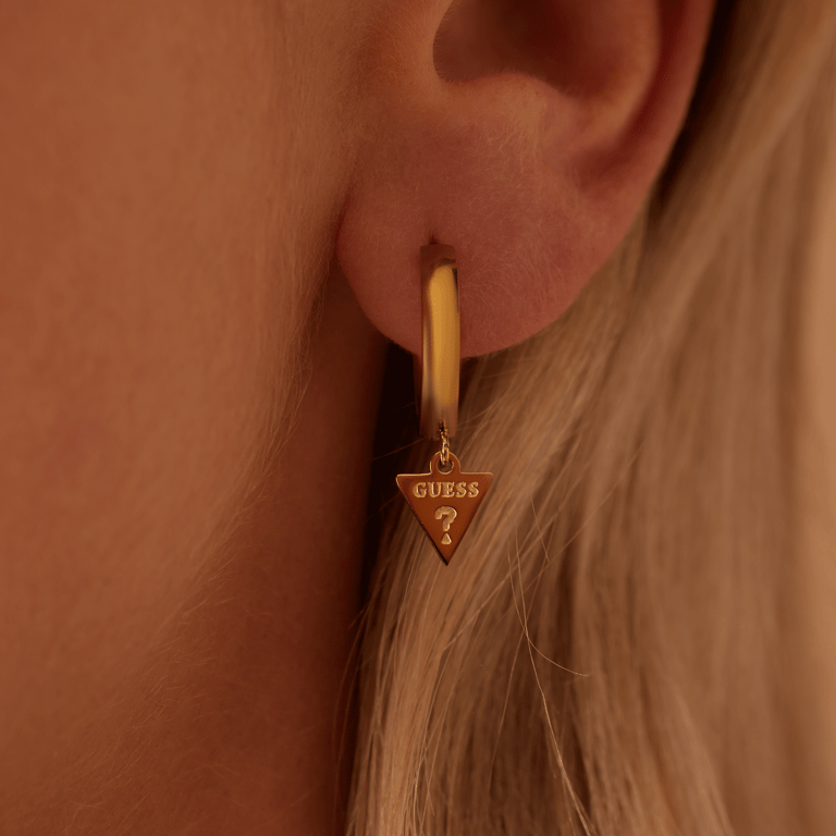 Guess stainless steel goldplated oorringen triangle 15mm voor dames