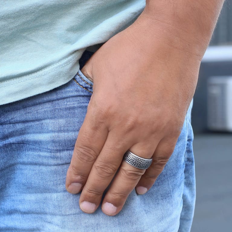 Stalen ring reptiel met zwarte accenten