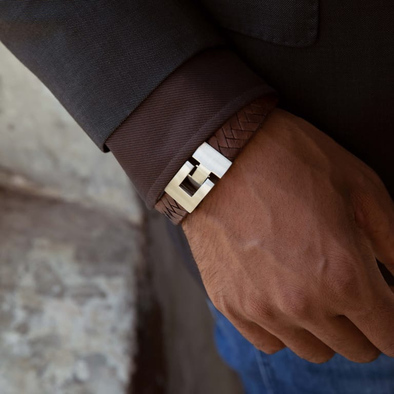 Stalen armband met donker bruin leer