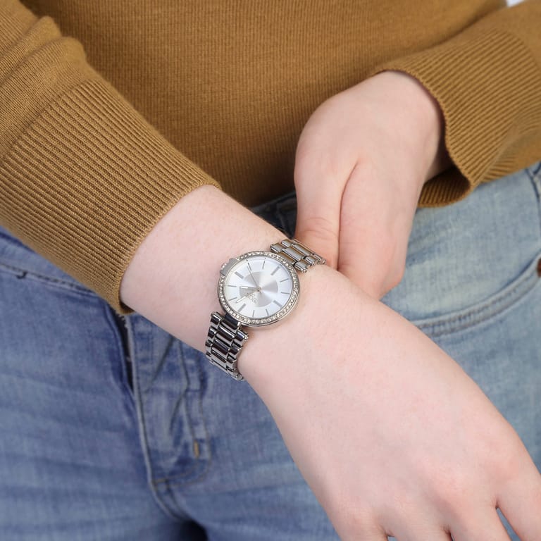 Regal horloge met stalen band