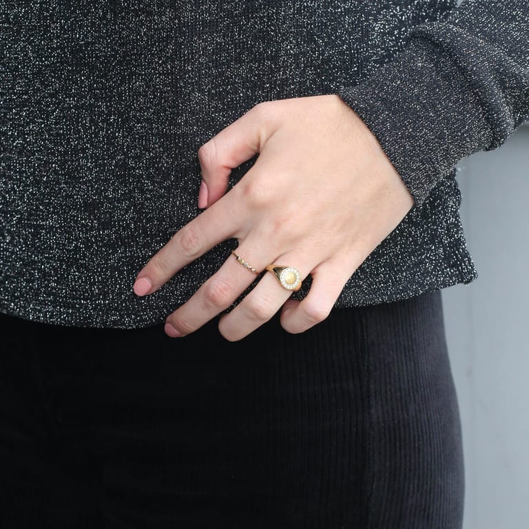 Goldplated zegelring rond met zirkonia