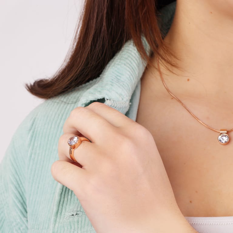 Stalen ring roseplated met wit zirkonia