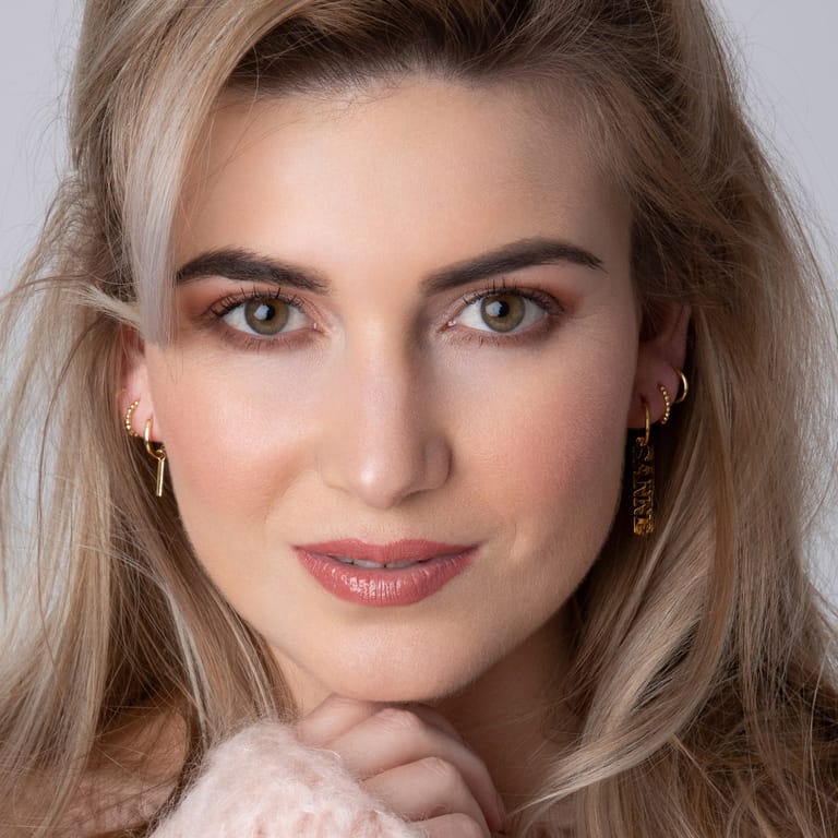 Zilveren naamoorbellen goldplated voor dames