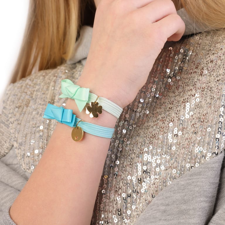 Elastisches Kinderarmband in Türkis mit Sternanhänger